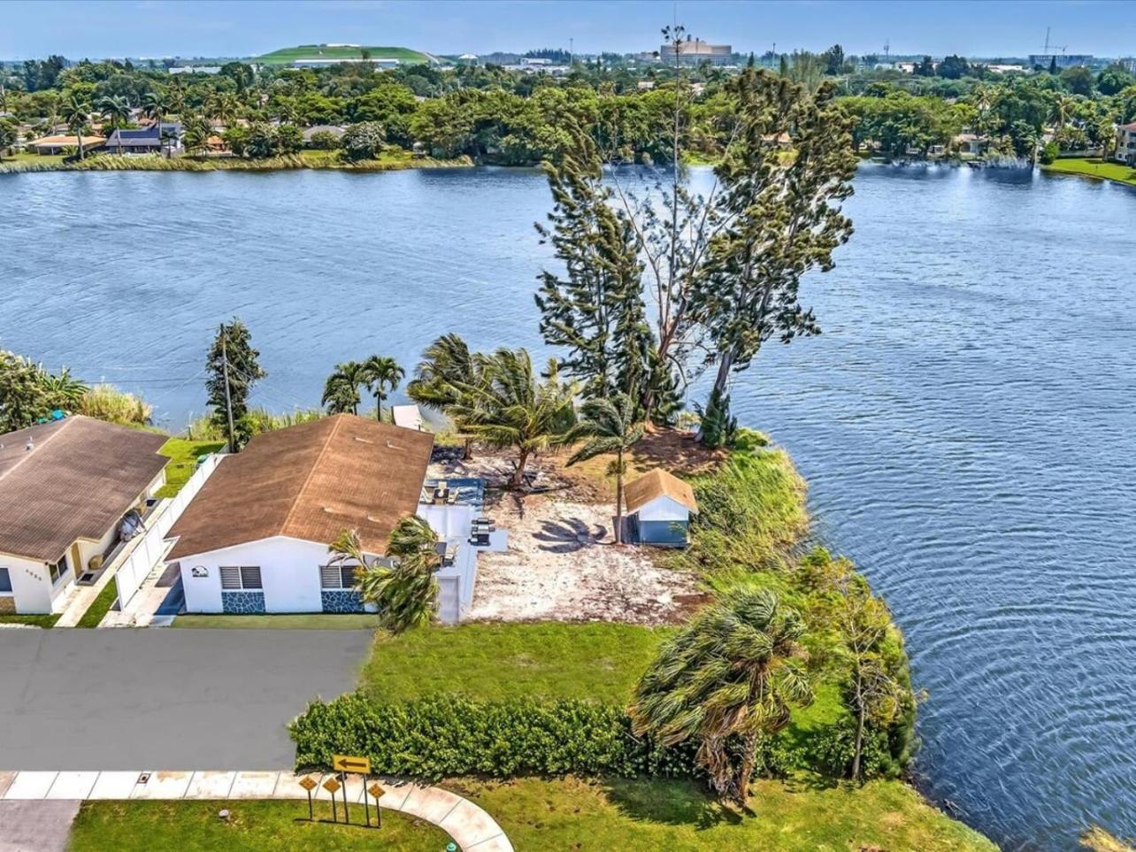 2Br Lakeside Getaway - Peaceful Waterfront Stay Davie Exterior foto